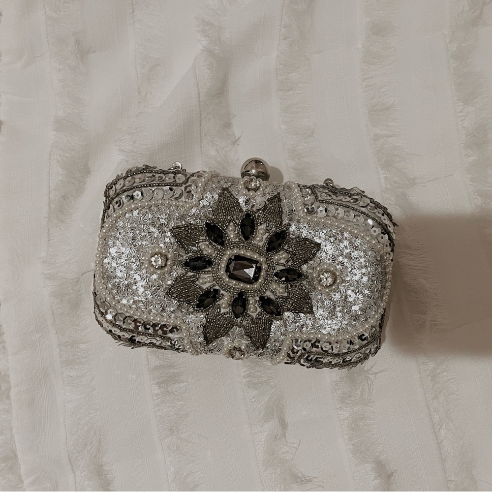 Vintage Elegant Silver Beaded Purse